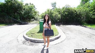 2018-11-07-8926431-barely-legal-hottie-pounded-on-the-bus_720