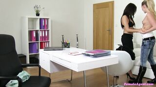 2014-12-30-4078631-job-interview-for-blonde-assistant_720