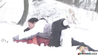 2017-05-27-4227301-flirty-snow-fun-and-shower-sex_720