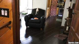 2017-09-01-3022681-house-sitter-laceys-sexy-dance_720