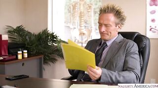 2025-11-26-33518-harlowclark_qt