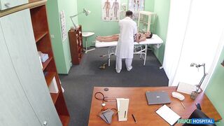 2014-10-27-4087151-doctor-scares-patient-with-his-halloween-nurse_720