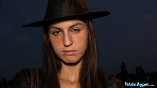 2014-10-31-4071061-hot-witch-bends-over-for-cash_720