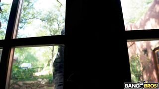 2019-03-26-8931681-khloe-fucks-monstrous-cock_720