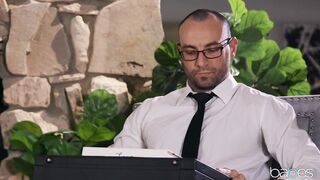 2020-03-23-4412367-tied-up-not-tied-down_720