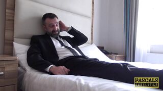 2018-04-26-curvy-she-takes-it-up-the-arse-this-time_med