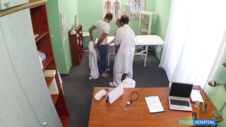 2014-10-13-4086451-medical-student-shows-off-her-gymnastic-skills_720