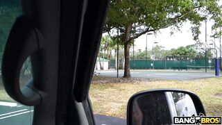 2019-03-20-8949781-girls-going-wild-on-the-bus_720