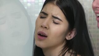 2017-04-25-4217061-petite-girl-in-sauna-and-shower_720