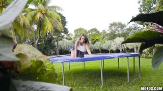 2017-05-12-3022181-big-tit-babe-twerks-on-trampoline_720