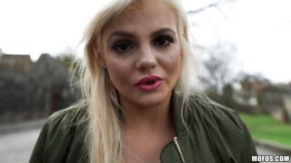 2017-05-03-3029421-uk-hottie-haggles-with-pervert_720