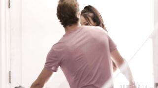 2022-09-13-207301-too-close-for-comfort-207301-540