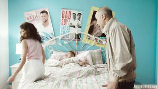 2020-01-23-165955-girlcore-s2-e5-somebodys-watching-me-165955-540