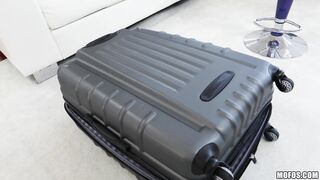 2017-04-24-2978191-gia-paige-meets-a-monster-cock_720