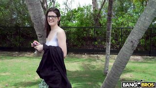 2018-08-08-9182181-book-nerd-gets-fucked-on-the-bus_720