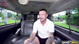 2018-08-29-8959221-dating-advice-on-the-bus_720