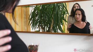 2017-04-12-4242891-mature-lesbian-couple-make-love_720