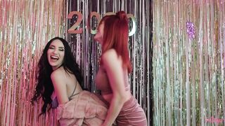 2019-12-28-4408905-midnight-kiss_720