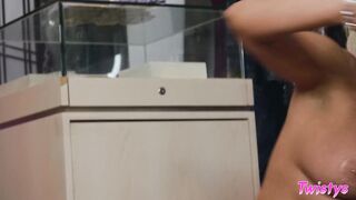 2019-07-17-4360782-tug-o-whore_720