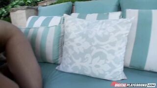 2014-05-05-4185781-wet-by-the-pool_720