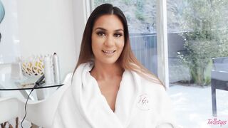 2019-12-07-4408214-girl-crush-alexis-emily_720