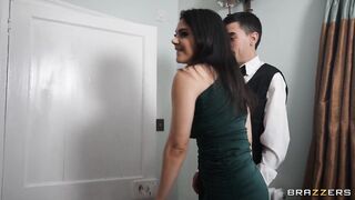 2023-08-16-9304921-two-cocks-for-valentina_720