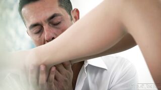 2019-07-23-147843-power-of-high-heels-147843-540