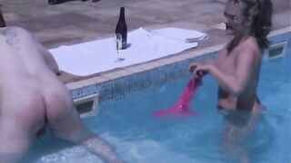 2007-04-23-397-the-pool-boy_h265