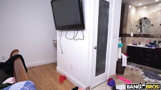 2018-07-03-8960091-tight-body-asian-cleans-the-house-and-cock_720