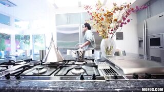 2016-12-24-3001351-cheating-wife-cuckolds-husband_720