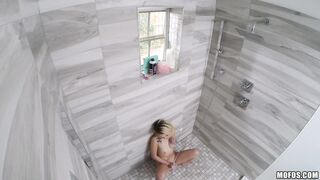 2016-12-25-3023261-perv-fingers-blonde-roommate_720