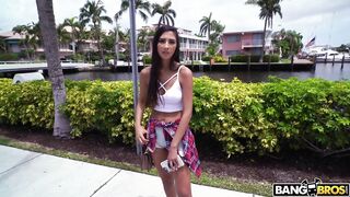 2018-05-23-9150481-a-porn-star-is-born-on-the-bus_720