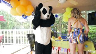 2019-02-11-4336101-mascot-fucking-milf_720