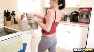 2018-04-10-8964441-dirty-maid-sucks-my-cock-clean_720