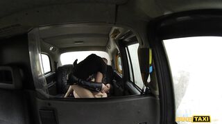 2014-06-19-4074161-nerdy-australian-jumps-on-cabbies-cock-for-a-free-ride_720