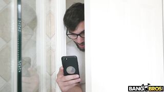 2018-04-05-8964351-a-creampie-for-my-best-friends-mom_720