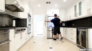 2016-10-15-3018861-athletic-blonde-plays-with-sextoys_720