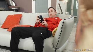 2023-05-22-8769871-dad-keeps-yoinkin-my-dates_720