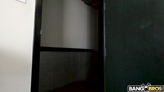 2018-02-25-8963851-riley-nixon-orders-two-monster-cocks_720