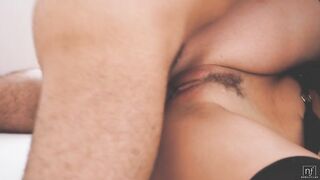 2019-11-05-85813-her-foreign-encounter-s33e24_960