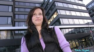 2014-05-06-4067881-public-agent-convinces-tall-brunette-beauty-to-fuck-him-in-an-open-field_720