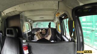 2014-06-16-4075051-taxi-driver-gets-longtime-lesbian-to-give-cock-another-go_720