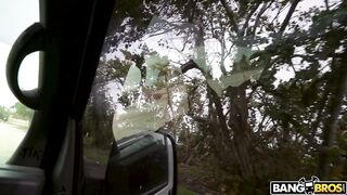 2018-02-14-8965521-19-year-old-beauty-hops-on-the-bus_720