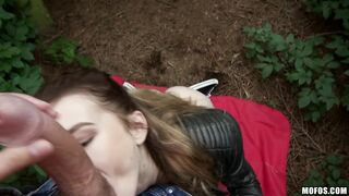 2016-08-11-3032531-misha-cross-gets-a-massive-facial_720