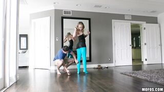 2016-11-28-2982601-a-hard-fuck-in-torn-stockings_720