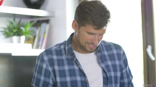 2017-11-11-3108071-strip-poker_720