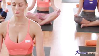 2016-09-21-4224801-group-yoga-class-ends-in-creampie_720