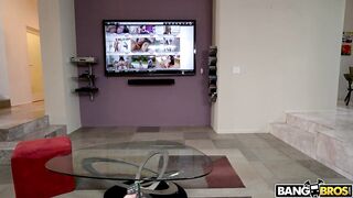 2018-03-17-8963301-aaliyah-hadid-cums-on-your-cock_720