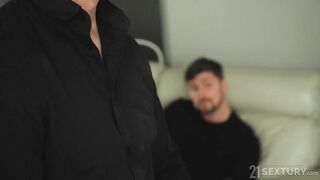 2022-08-21-200384-beauty-behind-the-glass-200384-540