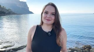 2025-10-13-lily-23-years-old-from-paris_720